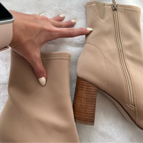 Jeffrey Campbell Coma Cream/Nude Neoprene Pointed Toe Block Heel Bootie 8.5 - Picture 5 of 7